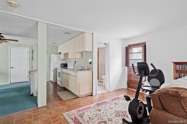830 N Broome Avenue, Lindenhurst, NY 11757