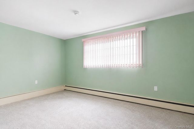 830 N Broome Avenue, Lindenhurst, NY 11757