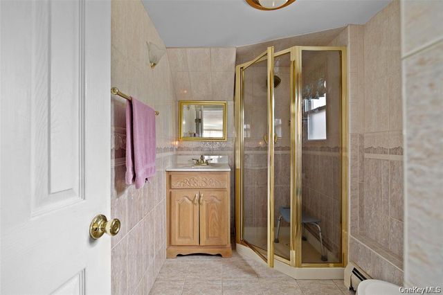 830 N Broome Avenue, Lindenhurst, NY 11757