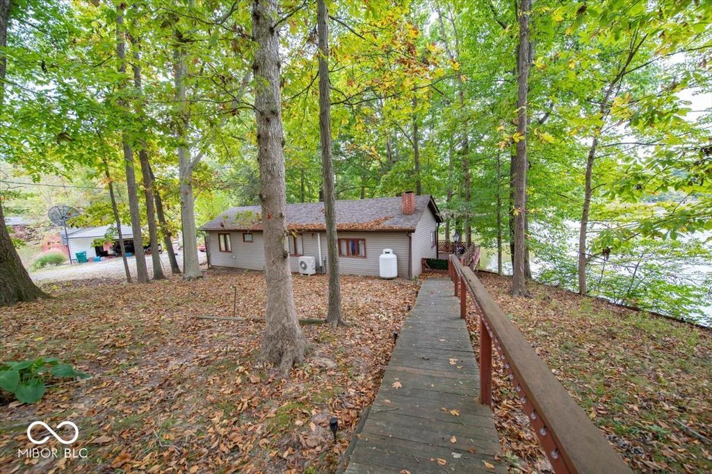 8630 N Briarwood Lake East Drive, Monrovia, IN 46157