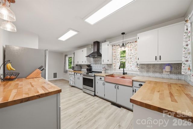1108 Delwood Drive SW, Lenoir, NC 28645
