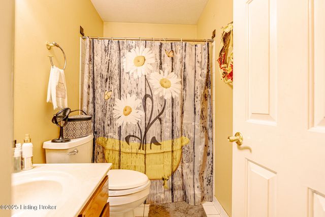 6912 Day Break Ct, Louisville, KY 40272