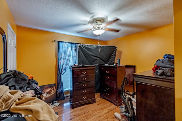 6912 Day Break Ct, Louisville, KY 40272