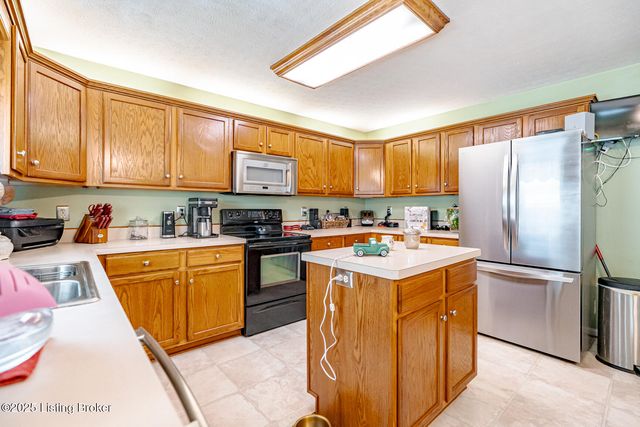 6912 Day Break Ct, Louisville, KY 40272