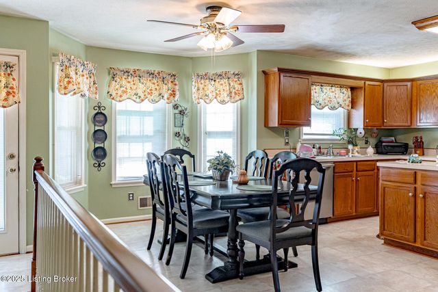 6912 Day Break Ct, Louisville, KY 40272