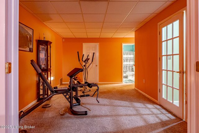 6912 Day Break Ct, Louisville, KY 40272