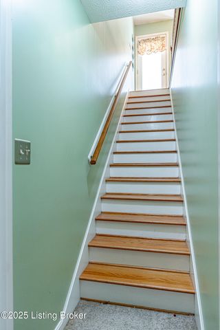 6912 Day Break Ct, Louisville, KY 40272