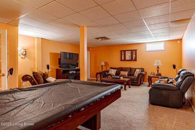 6912 Day Break Ct, Louisville, KY 40272