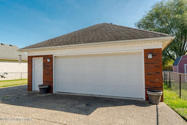 6912 Day Break Ct, Louisville, KY 40272