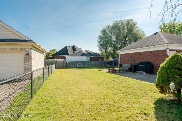 6912 Day Break Ct, Louisville, KY 40272