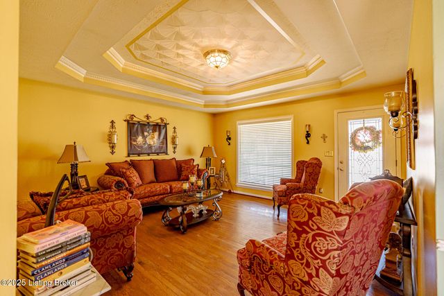 6912 Day Break Ct, Louisville, KY 40272