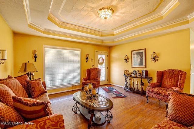 6912 Day Break Ct, Louisville, KY 40272