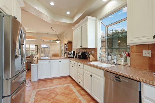 3220 New London Ln, Modesto, CA 95355
