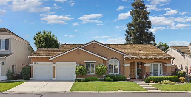 3220 New London Ln, Modesto, CA 95355