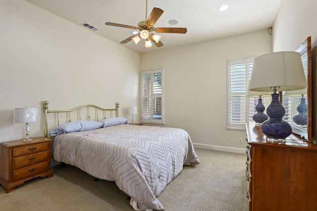 3220 New London Ln, Modesto, CA 95355