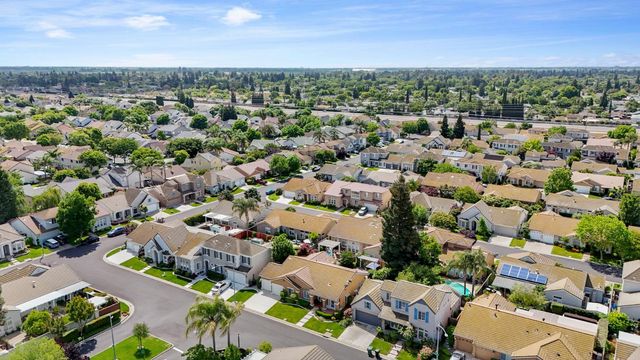 3220 New London Ln, Modesto, CA 95355
