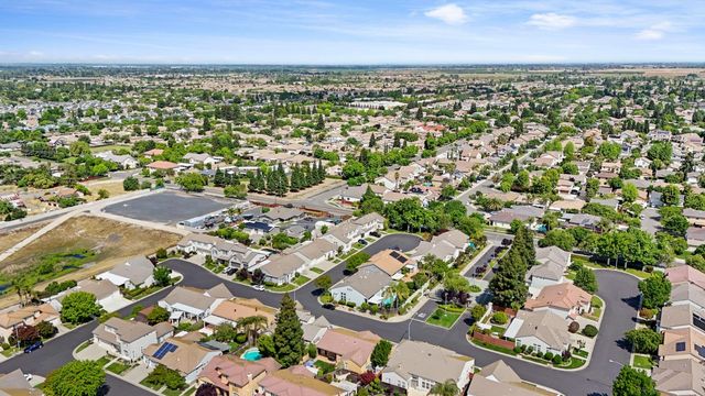 3220 New London Ln, Modesto, CA 95355