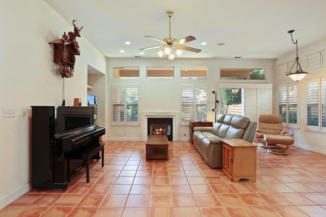 3220 New London Ln, Modesto, CA 95355
