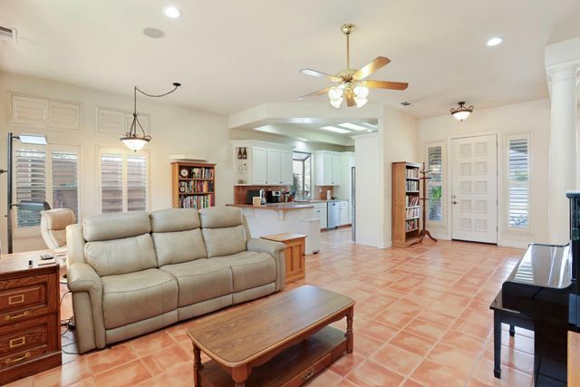 3220 New London Ln, Modesto, CA 95355