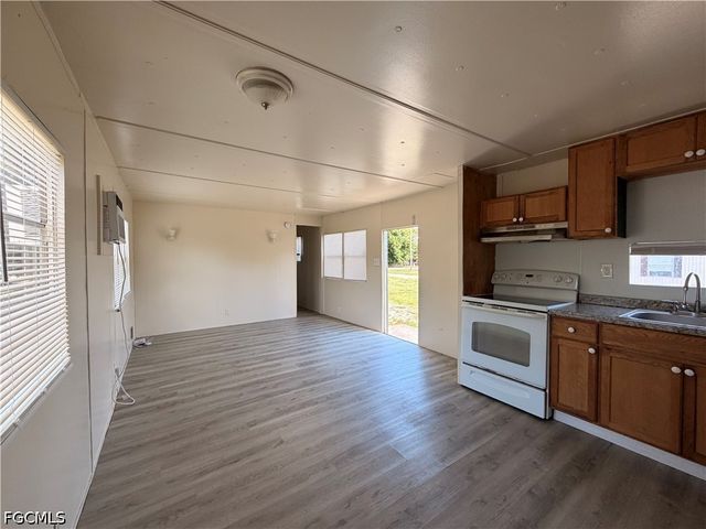 7869 Suncoast DR, North Fort Myers, FL 33917