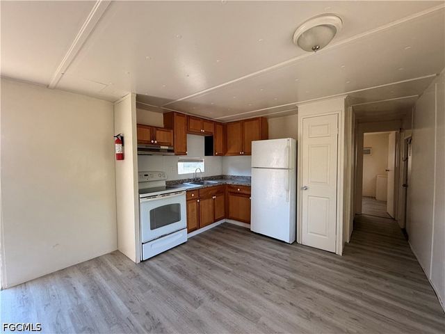 7869 Suncoast DR, North Fort Myers, FL 33917
