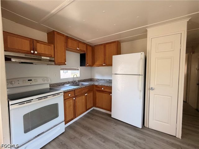 7869 Suncoast DR, North Fort Myers, FL 33917