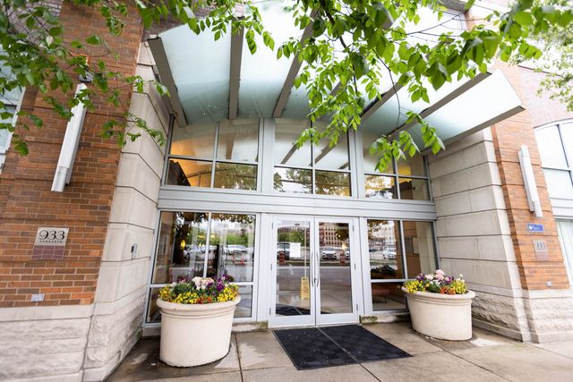 933 W VAN BUREN Street 612, Chicago, IL 60607