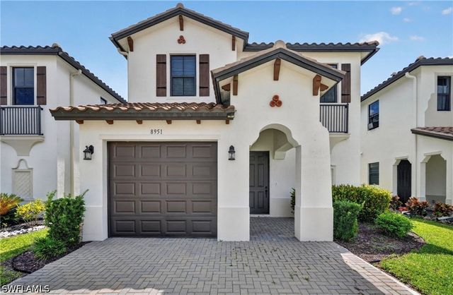 8951 Madrid CIR, Naples, FL 34104