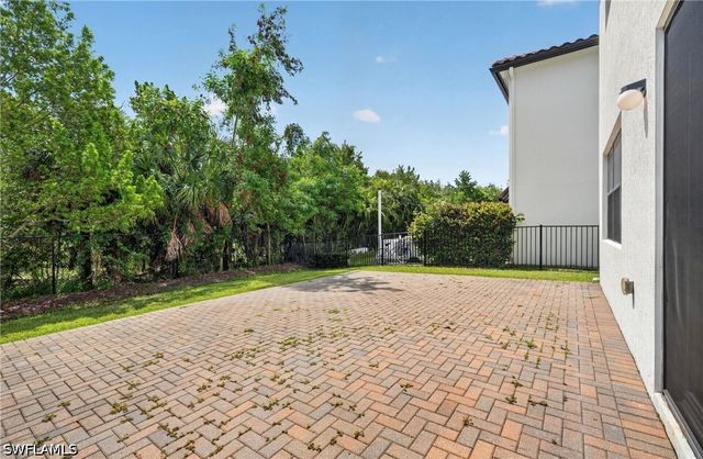 8951 Madrid CIR, Naples, FL 34104