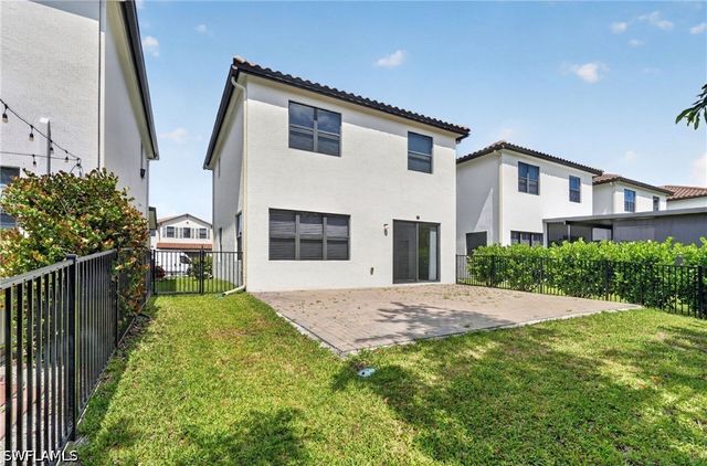 8951 Madrid CIR, Naples, FL 34104