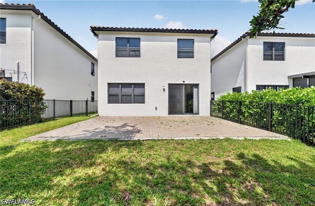 8951 Madrid CIR, Naples, FL 34104