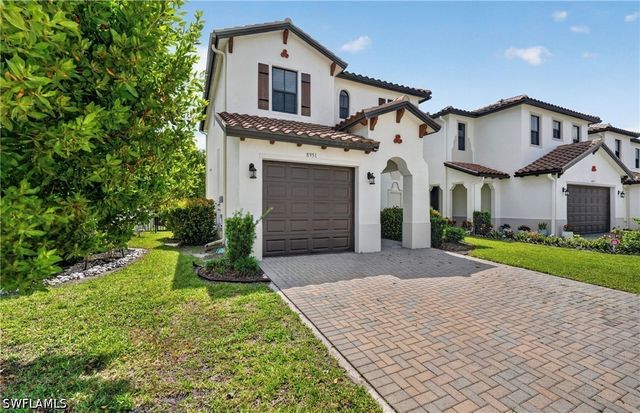 8951 Madrid CIR, Naples, FL 34104