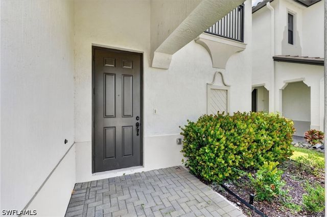 8951 Madrid CIR, Naples, FL 34104