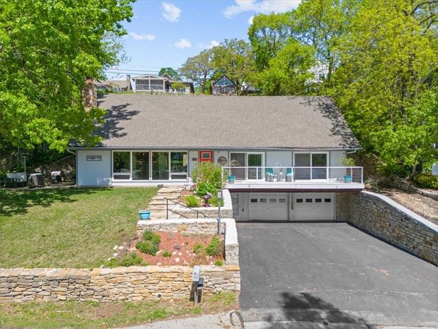128 W Lakeshore Drive, Lake Quivira, KS 66217
