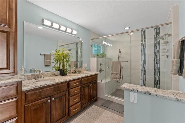 128 W Lakeshore Drive, Lake Quivira, KS 66217