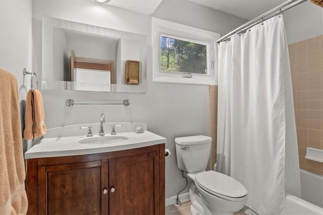 128 W Lakeshore Drive, Lake Quivira, KS 66217