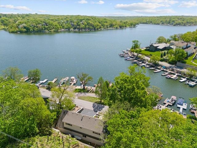 128 W Lakeshore Drive, Lake Quivira, KS 66217
