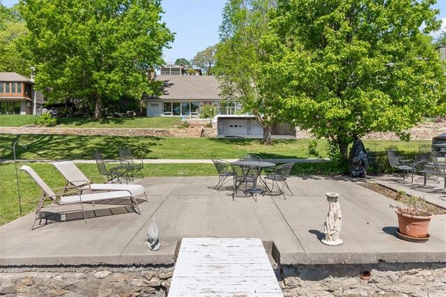 128 W Lakeshore Drive, Lake Quivira, KS 66217