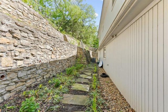 128 W Lakeshore Drive, Lake Quivira, KS 66217