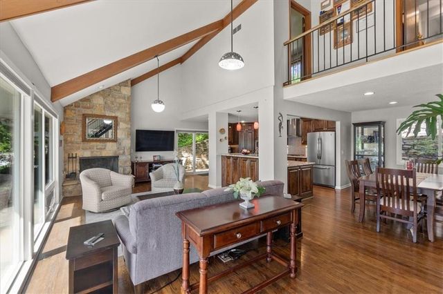 128 W Lakeshore Drive, Lake Quivira, KS 66217