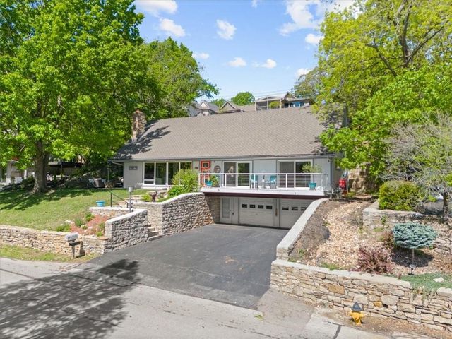 128 W Lakeshore Drive, Lake Quivira, KS 66217