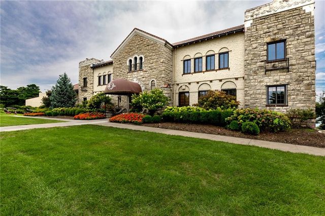 128 W Lakeshore Drive, Lake Quivira, KS 66217