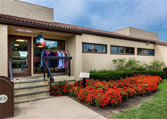 128 W Lakeshore Drive, Lake Quivira, KS 66217