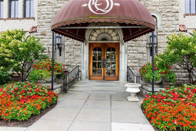 128 W Lakeshore Drive, Lake Quivira, KS 66217