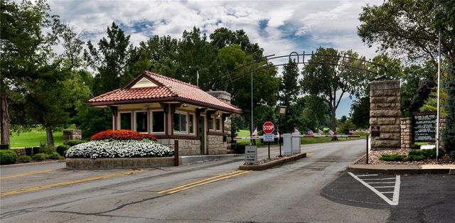 128 W Lakeshore Drive, Lake Quivira, KS 66217