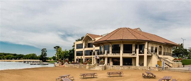 128 W Lakeshore Drive, Lake Quivira, KS 66217