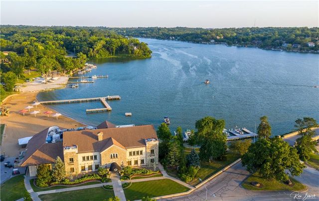 128 W Lakeshore Drive, Lake Quivira, KS 66217