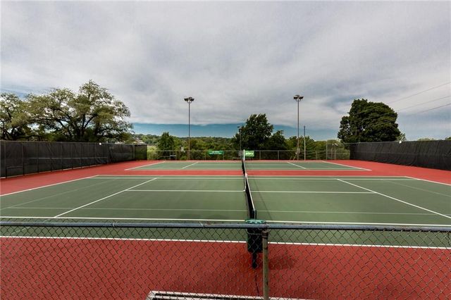 128 W Lakeshore Drive, Lake Quivira, KS 66217