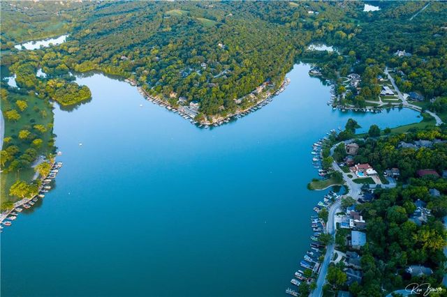 128 W Lakeshore Drive, Lake Quivira, KS 66217