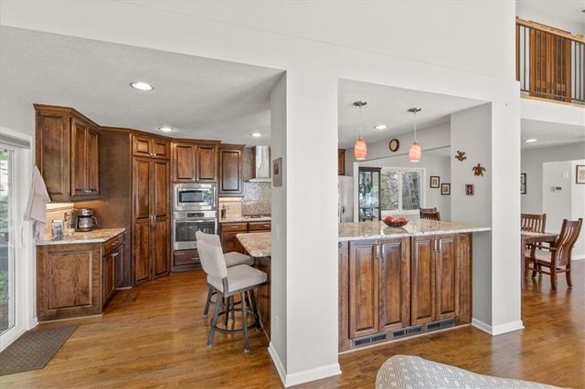 128 W Lakeshore Drive, Lake Quivira, KS 66217